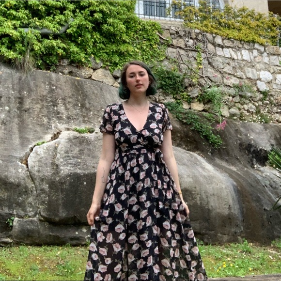 🌸5 FOR $20🌸 Forever 21 black floral wrap dress - Picture 6 of 7